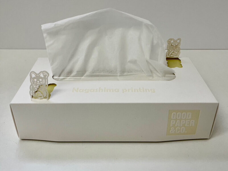 紙を削って文字を表現しました