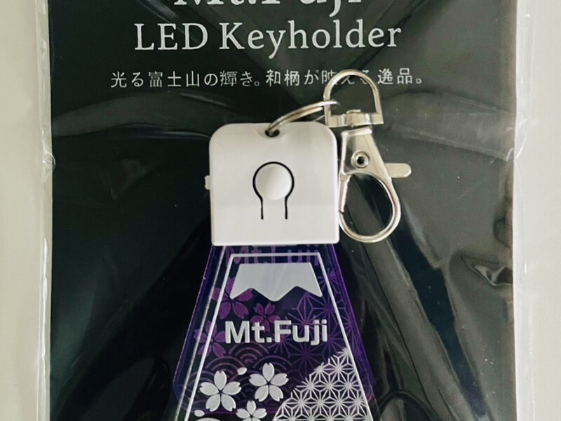 5mm厚の透明アクリルが光る！富士山LEDチャームで魅せるレーザー加工技術